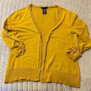 Cardigan in a beautiful, mustard color by NEW YORK & Company